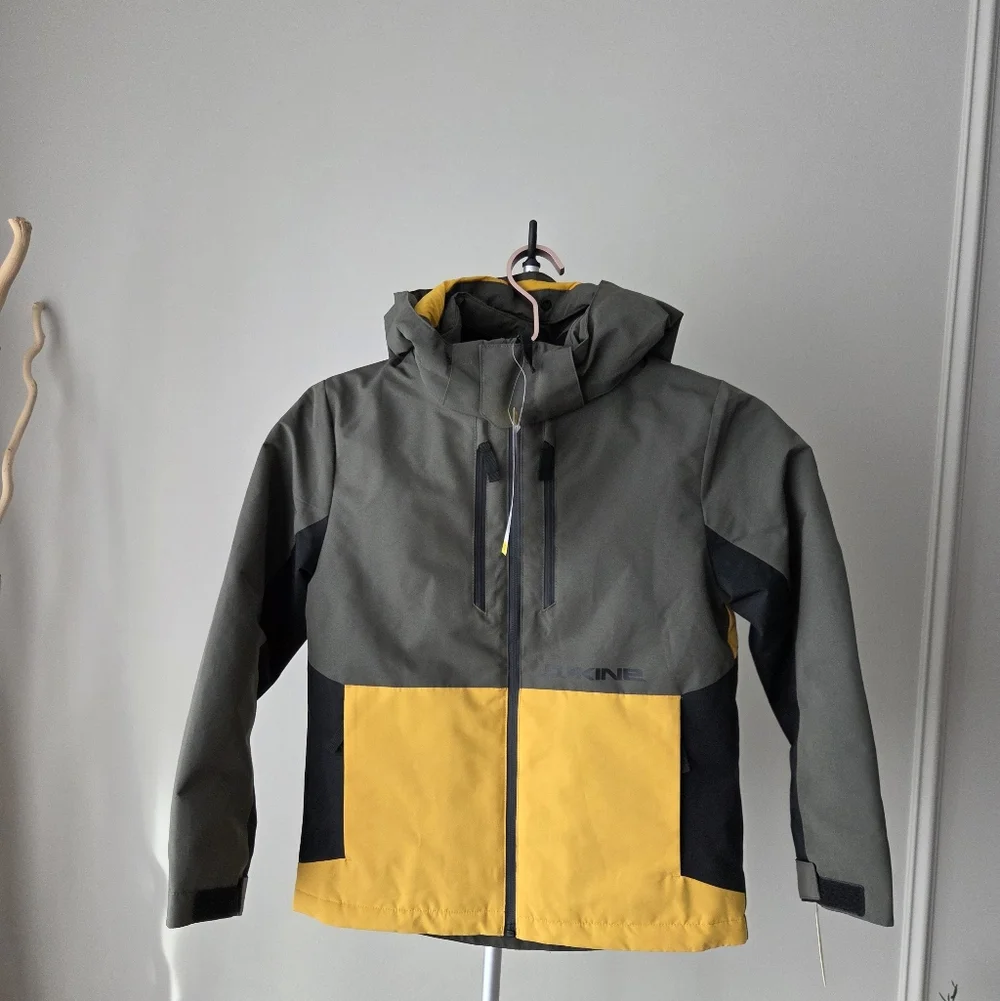 NWT Dakine Youth Snow Jacket Green and Yellow Hooded Sz.7-8